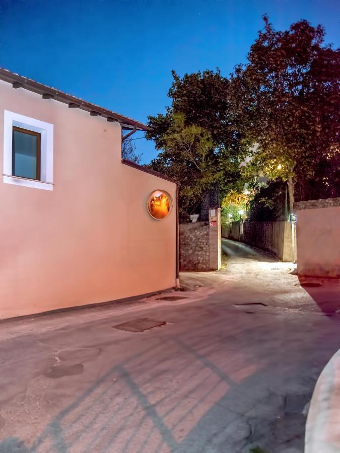 Apartament A Casa Di Galdino E Vittorianna LʼAquila Zewnętrze zdjęcie